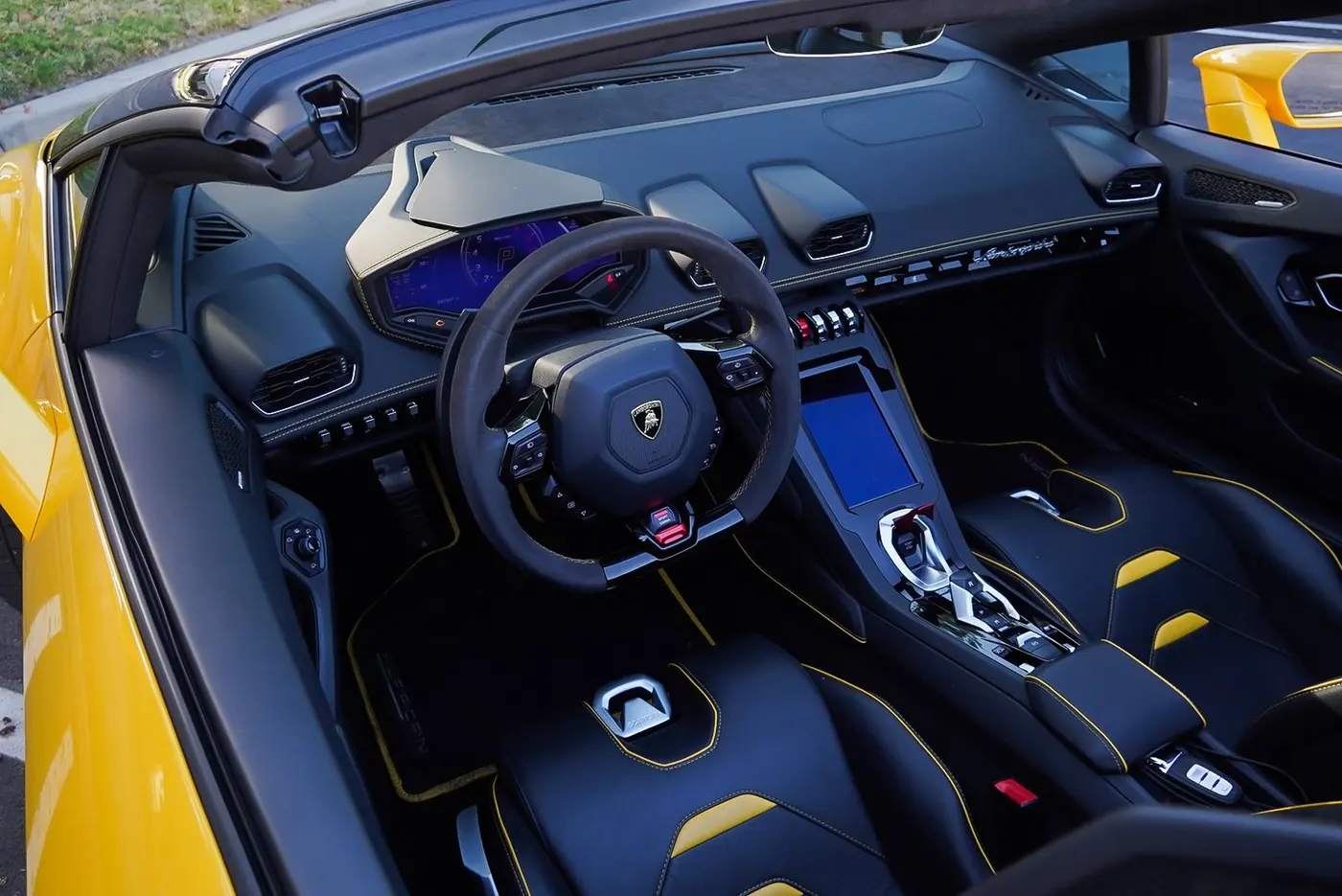 2021 Lamborghini Huracán Evo Spyder available for rental in San Diego — view 4