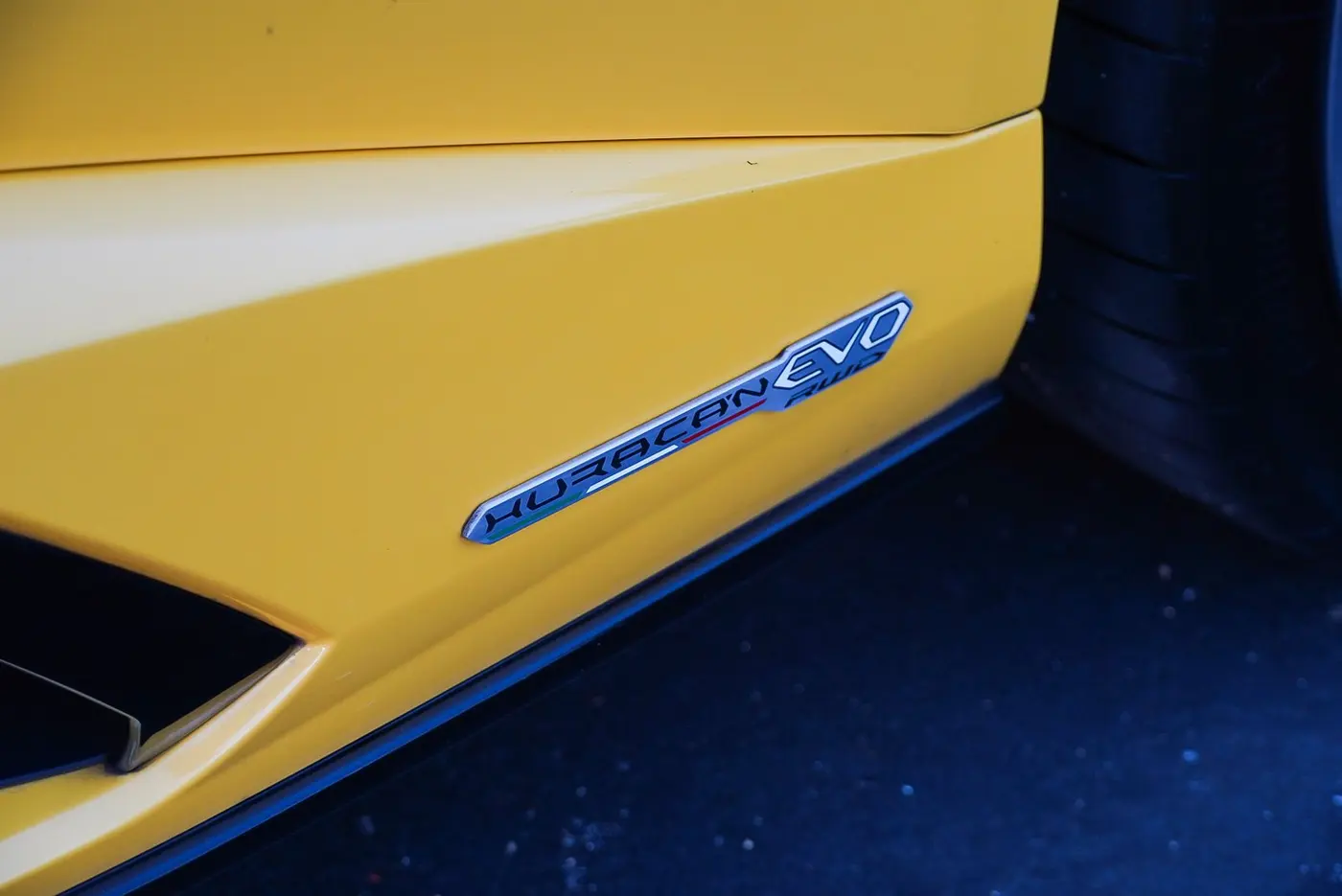 2021 Lamborghini Huracán Evo Spyder available for rental in San Diego — view 9